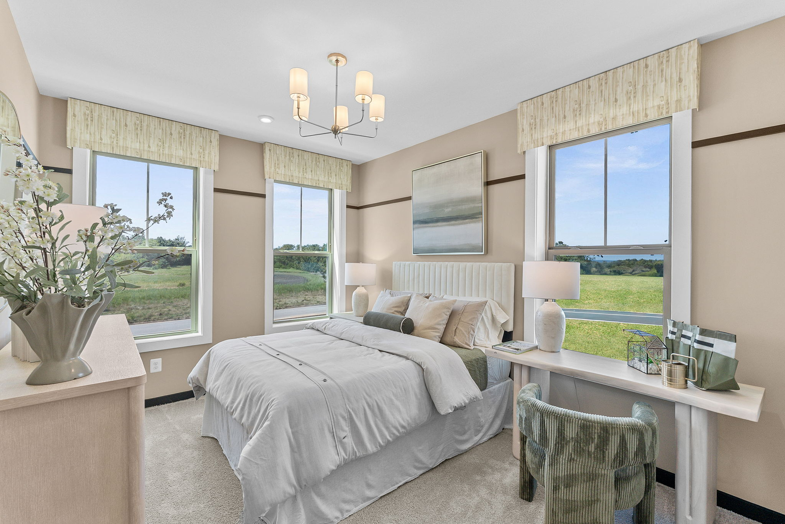 secondary bedroom with desk and bed