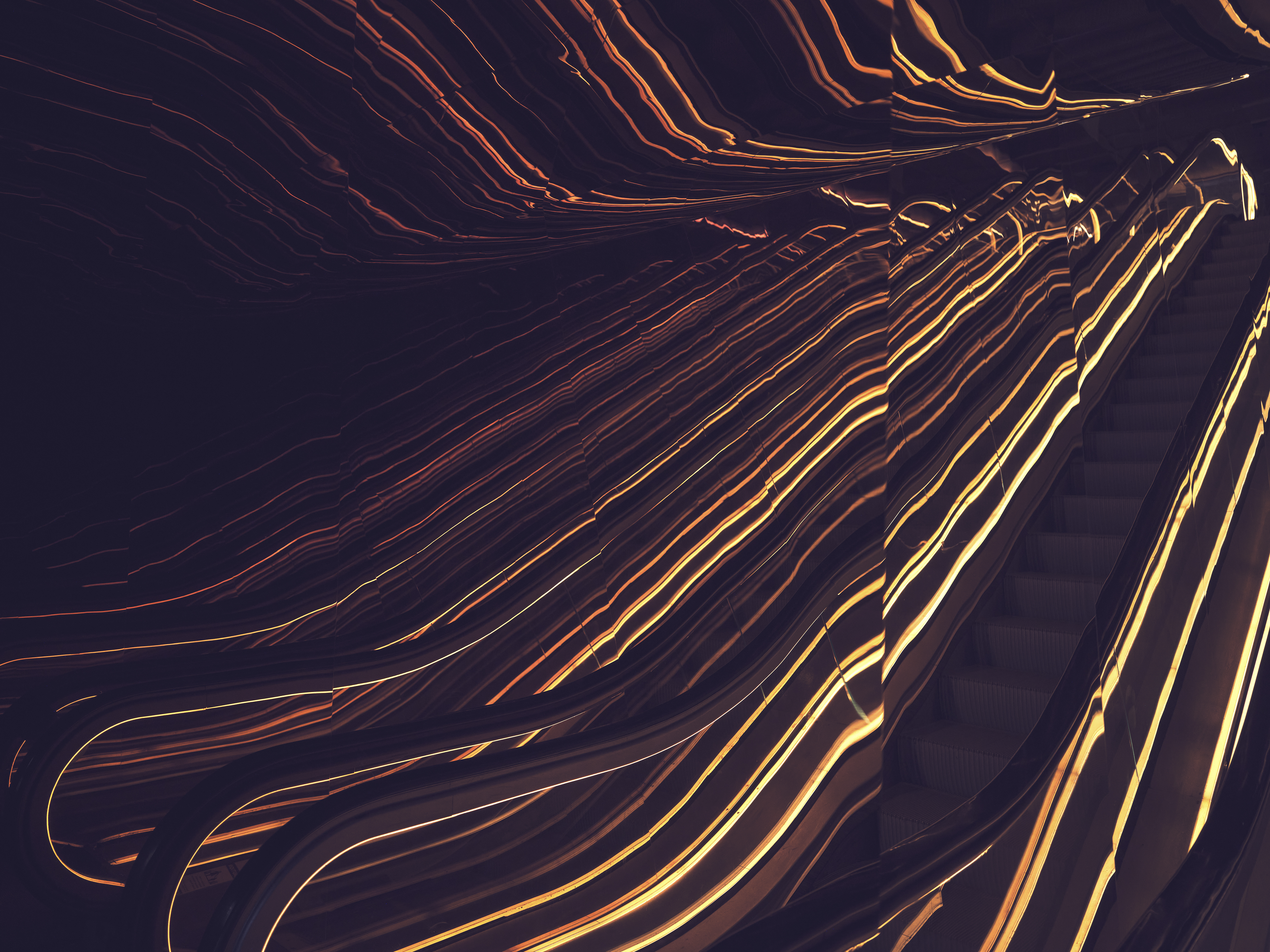 Spiegelung an Rolltreppe