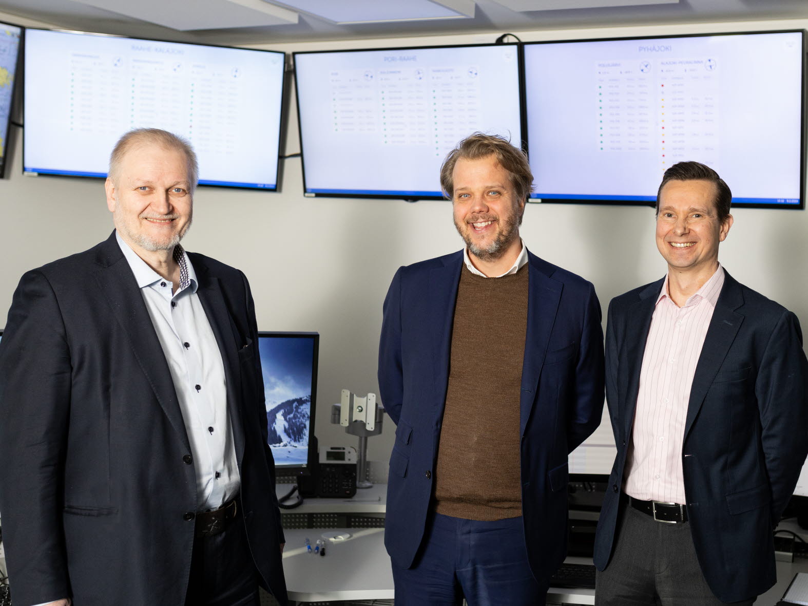 Toni Sulameri, vd – Suomen Hyötytuuli, Jouni Järviluoma, chef för Energy Coverage i Finland – SEB, och Mikko Lankinen, CFO – Suomen Hyötytuuli