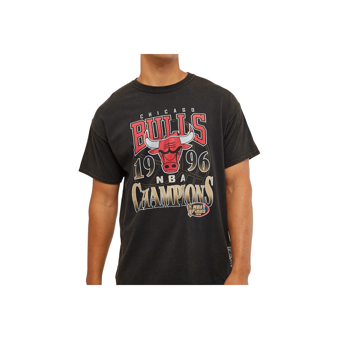 UNIVERSAL STORE - BULLS BBAL TEE FADED BLACK