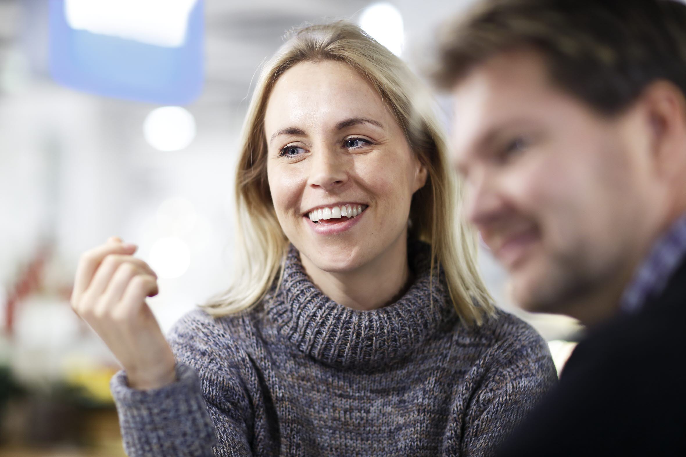 Bild på en leende kvinna.