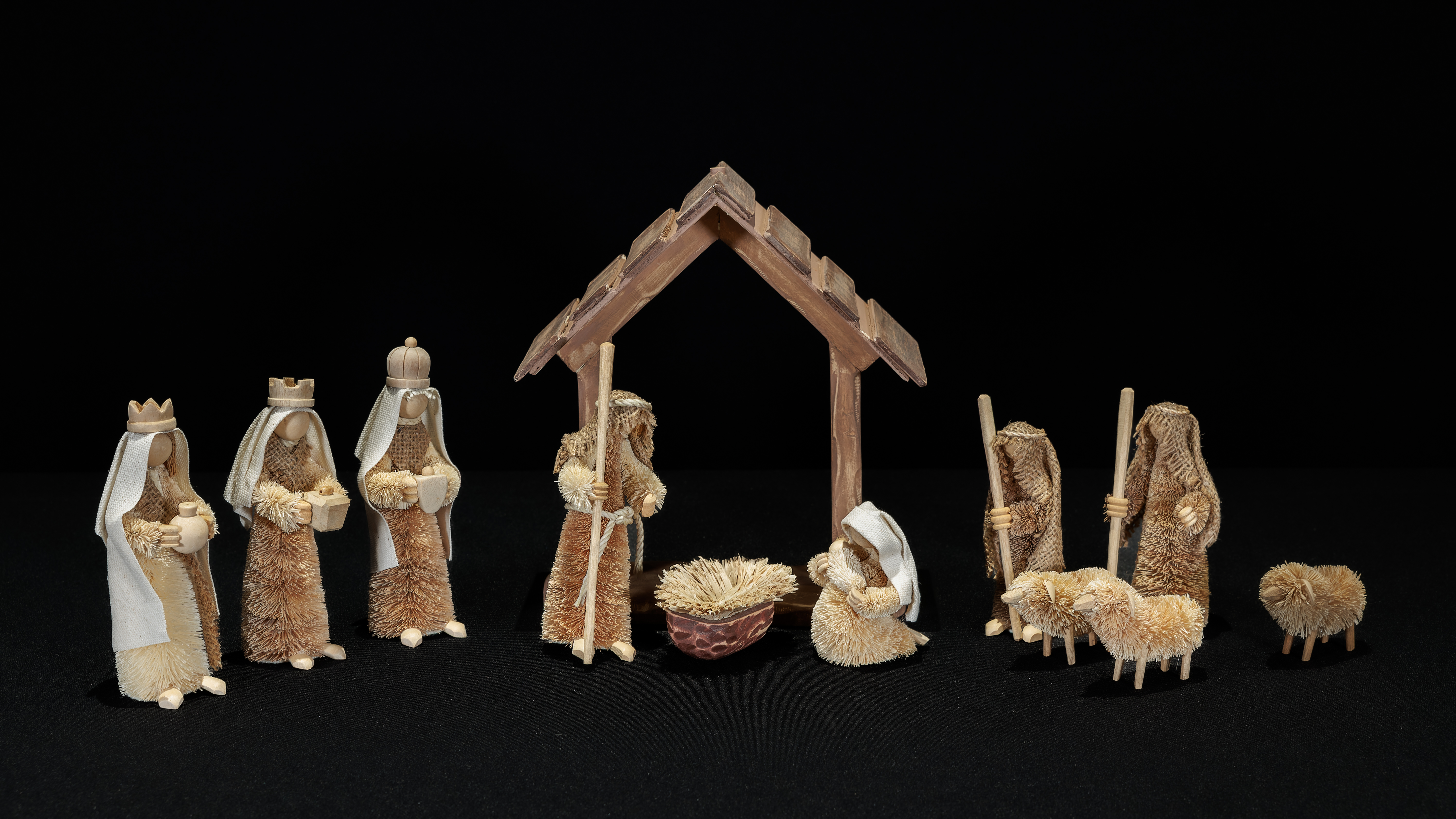 Buri Palm fiber and wood Nativity with the Holy Family, 3 Magi, 2 shepherds, 3 sheep, and a stable.