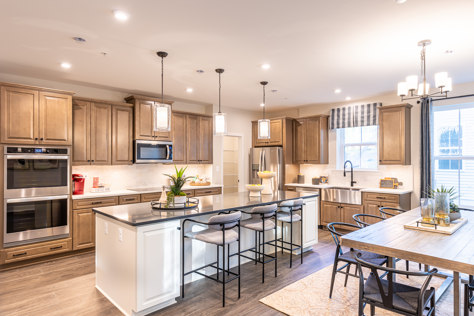 b8bcc100-9845-4ed9-987f-c8a1781eb48a