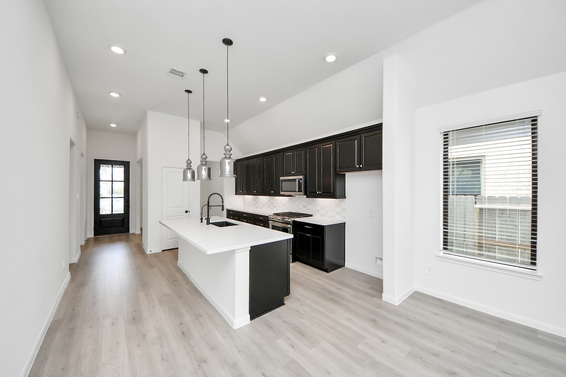 bb3774ed-139c-44af-9019-f6902436e2bc