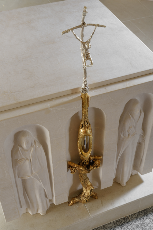 Blood relic of JPII at the altar of the Luminous Mysteries Chapel