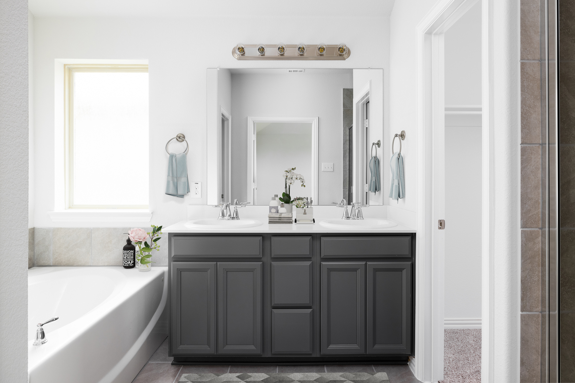 c37dfb17-2789-4ce7-8092-87ba85df7c83