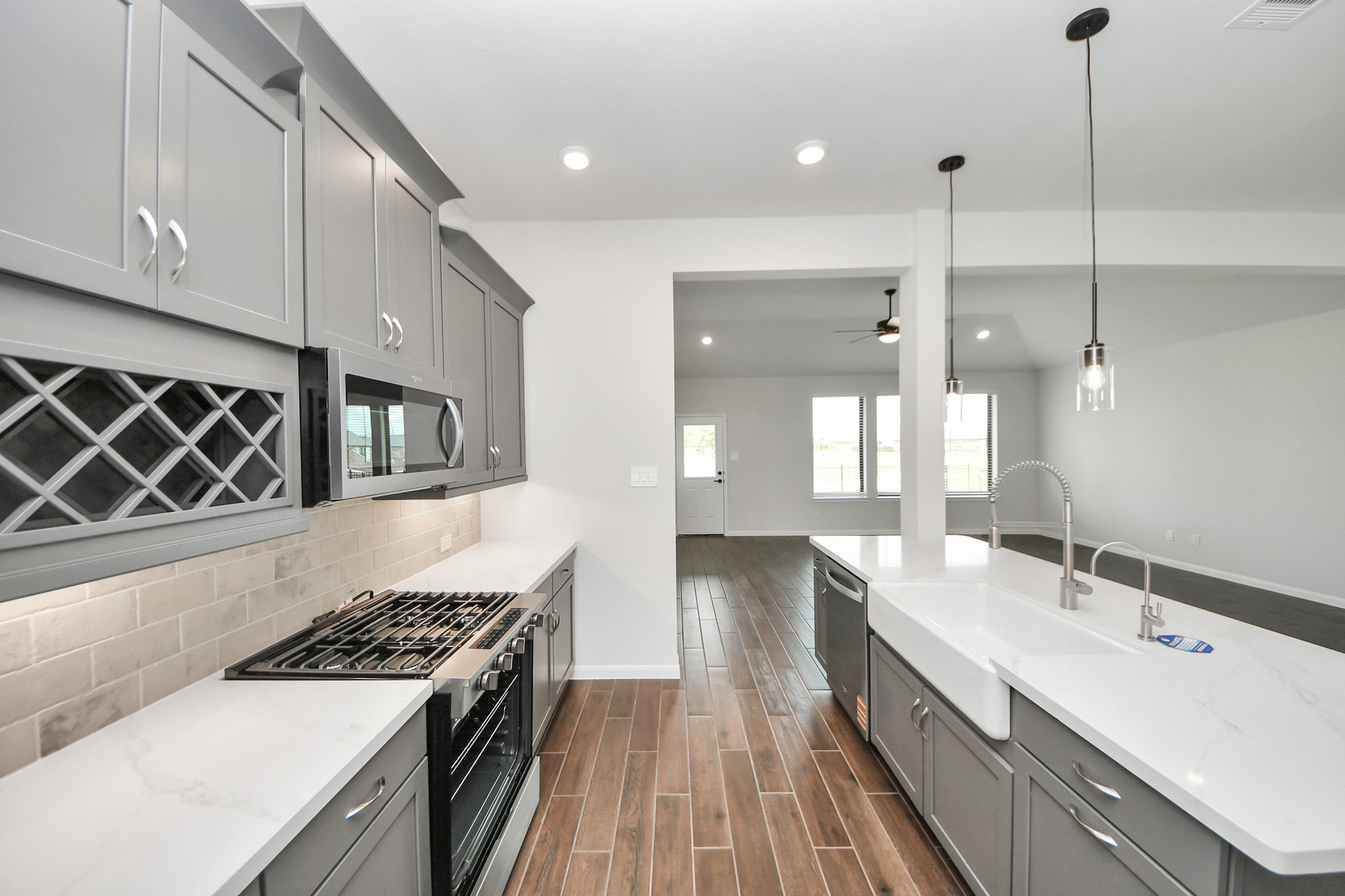 c9116762-7d25-4d21-a0de-58181d157075