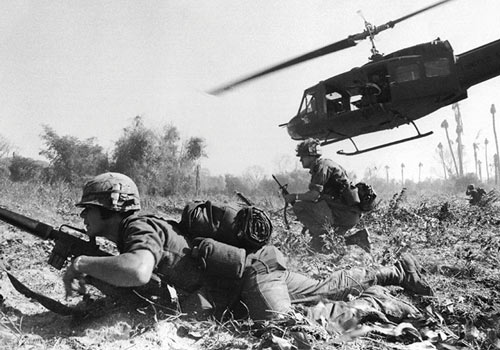 A Huey helicopter flown by Maj. Bruce Crandall takes o  from Landing Zone X-Ray during the Battle of Ia Drang in November 1965. Crandall and his second in command, Capt. Ed Freeman, would later receive the Medal of Honor for their repeated volunteer missions into the battle zone to supply soldiers and evacuate the wounded.