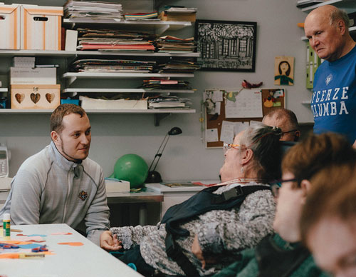 Tomasz Adamski (left) and Janusz Zebro, members of Blessed Father Michał Sopocko Council 17667 in Krak&oacute;w, visit participants in a Klika art class.