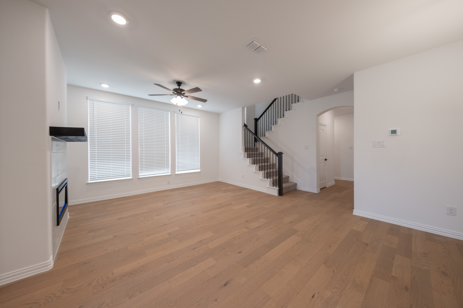 e571bb44-4169-48d1-b0e1-1d3d31e0531d