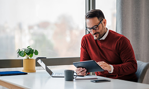 Moški svojo finančno varnost zagotavlja z izobraževanjem in spremljanjem ekonomskih kazalnikov