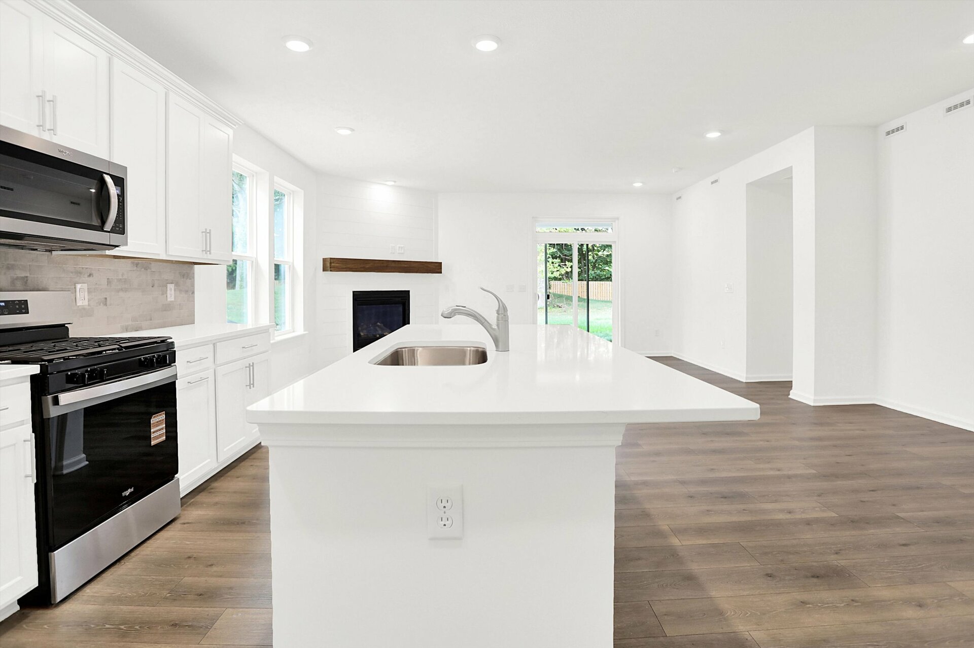 f6bd16af-1c03-4bcd-81a7-c9bf70616c5d