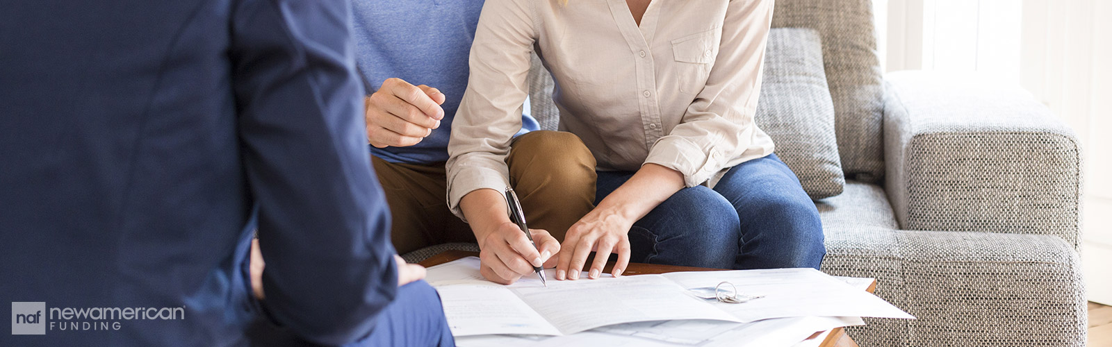 homebuyers signing paperwork