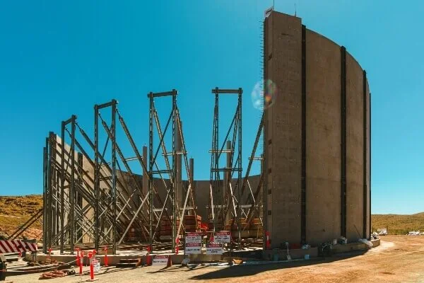 Propping solution for water tank construction