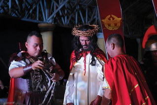Cast members reenact Christ’s Passion during last year’s Via Crucis performance organized by Porta Vaga Council 4072 in Cavite City, Luzon South. (Photo by Ronald Concepcion)
