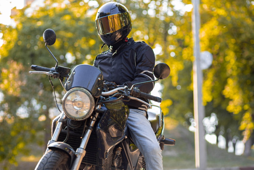 Poskrbite za zaščito glave z izbiro prave motoristične čelade.