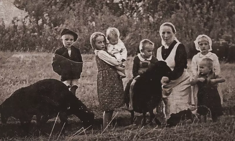 A black and white photograph of Wiktoria Ulma and her children