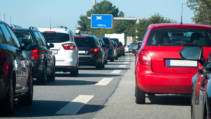 Neupoštevanje sistema zadrge pogosto pripelje do zastojev na cesti.
