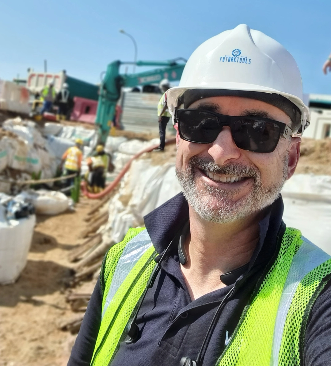 Picture of Robert Knowles, Marine Operations Manager, Wholesale & Infrastructure in a hard hat and high vis